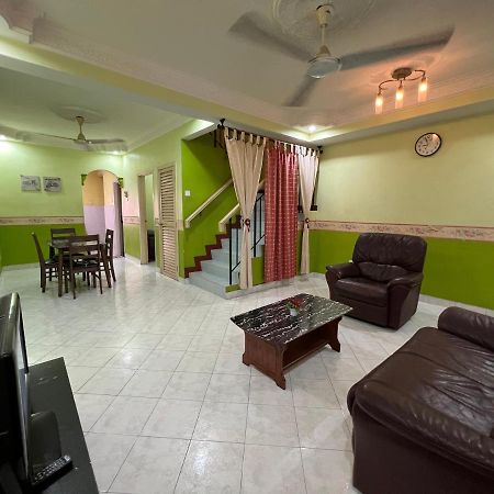 Perdana Homestay Skudai Exterior foto