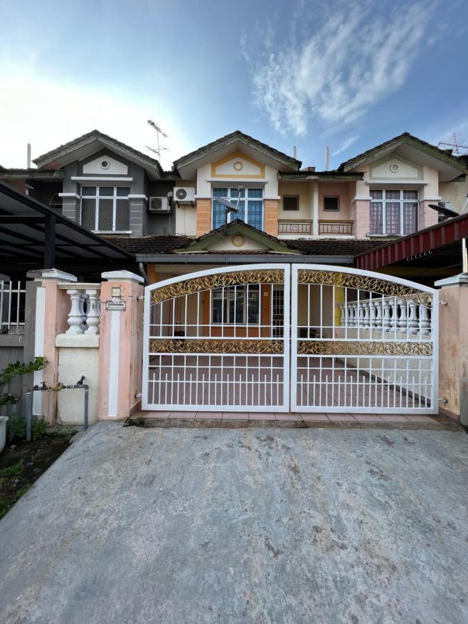 Perdana Homestay Skudai Exterior foto